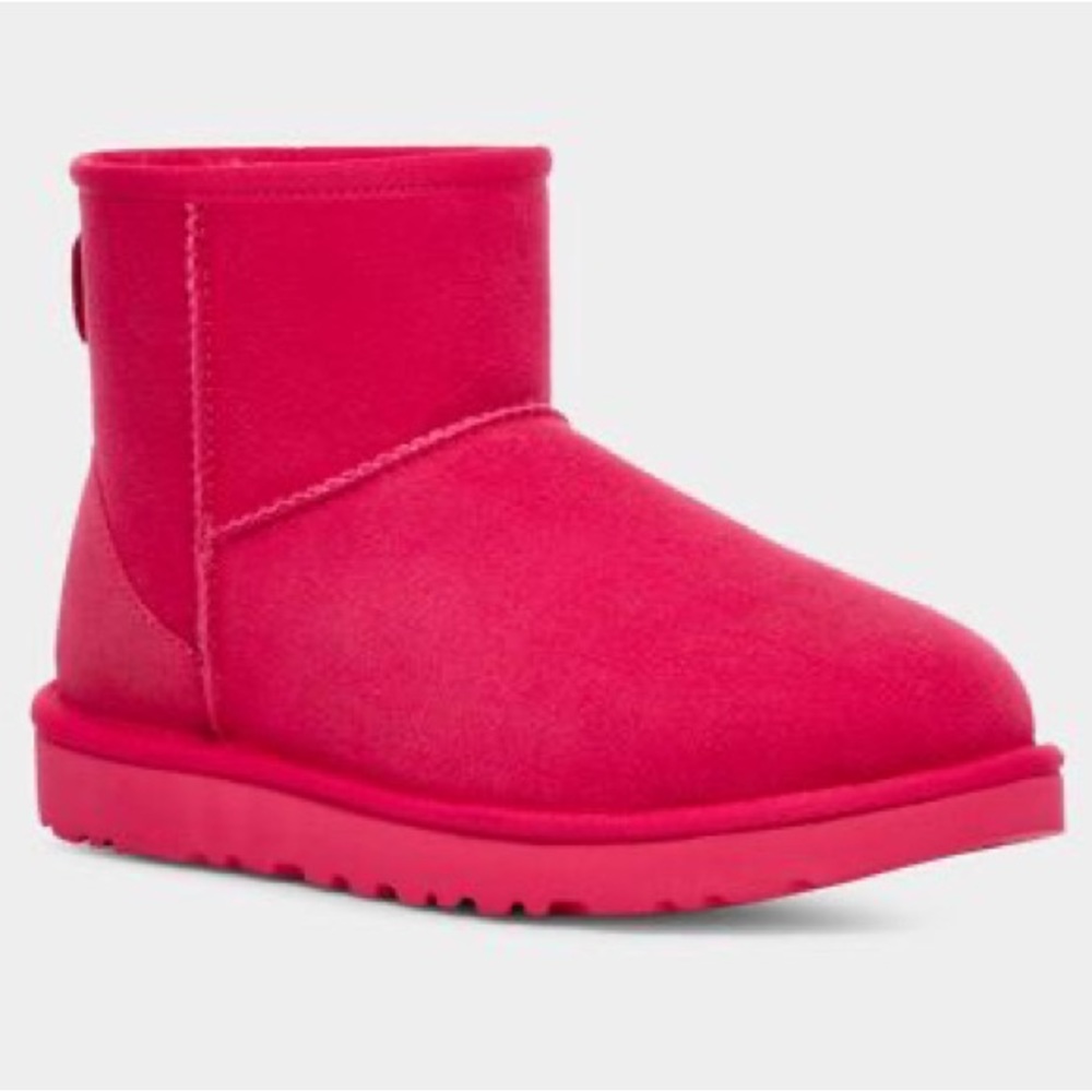 Ugg classic Mini II color radish NEW
